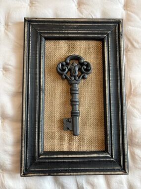 Vintage Style Decorative Key Wall Art in Black